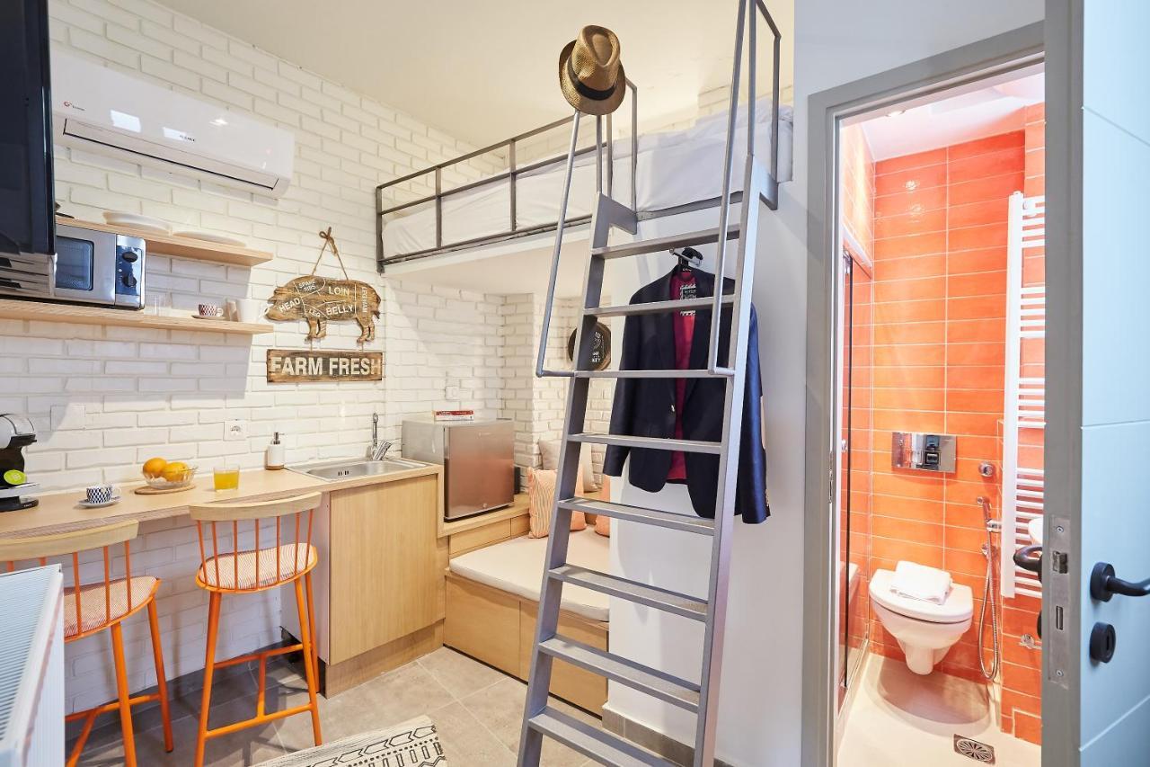 Mind-blowing Petite In The Heart Of Athens! *