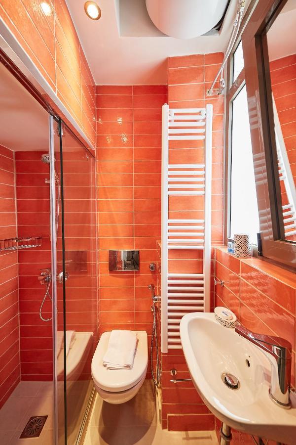 Apartment Mind-blowing Petite In The Heart Of Athens! Athens
