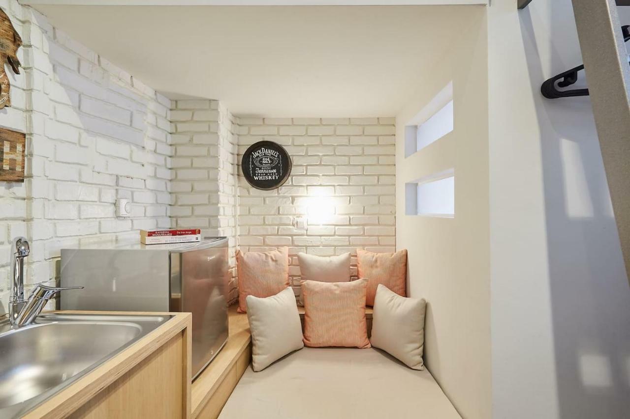 Mind-blowing Petite In The Heart Of Athens! Athens