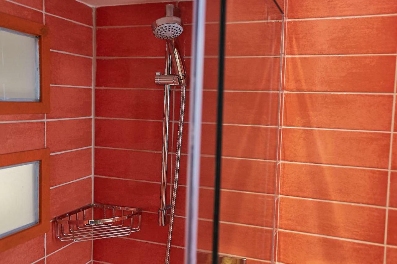 Mind-blowing Petite In The Heart Of Athens! * Athens