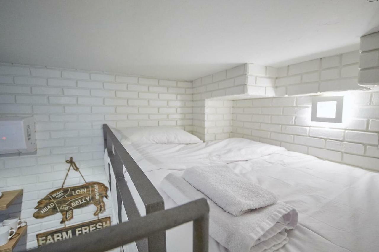Apartment Mind-blowing Petite In The Heart Of Athens! *